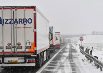 Απαγόρευση κυκλοφορίας οχημάτων άνω των 3,5 τόνων στην Εγνατία Οδό λόγω θυελλωδών ανέμων