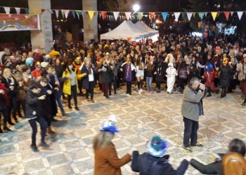 Τσικνοπέμπτη στην Πτολεμαΐδα με λύρες, νταούλια και ποντιακό χορό (βίντεο)