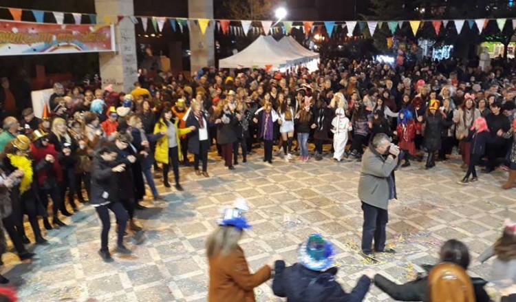 Τσικνοπέμπτη στην Πτολεμαΐδα με λύρες, νταούλια και ποντιακό χορό (βίντεο)