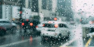 Βροχερός καιρός σήμερα – Πού θα είναι έντονα τα φαινόμενα