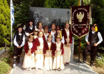 Μνημείο αφιερωμένο στη Γενοκτονία των Ποντίων στο Ριζό Σκύδρας