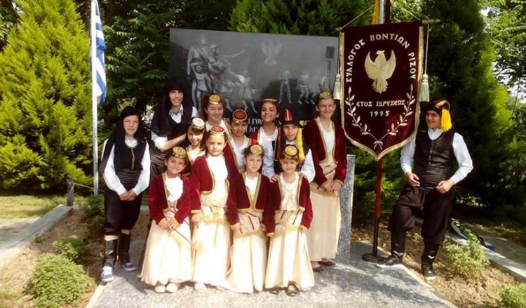 Μνημείο αφιερωμένο στη Γενοκτονία των Ποντίων στο Ριζό Σκύδρας