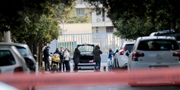 Ανθρωποκυνηγητό για τους δράστες της επίθεσης στο ρωσικό Προξενείο (φωτο)