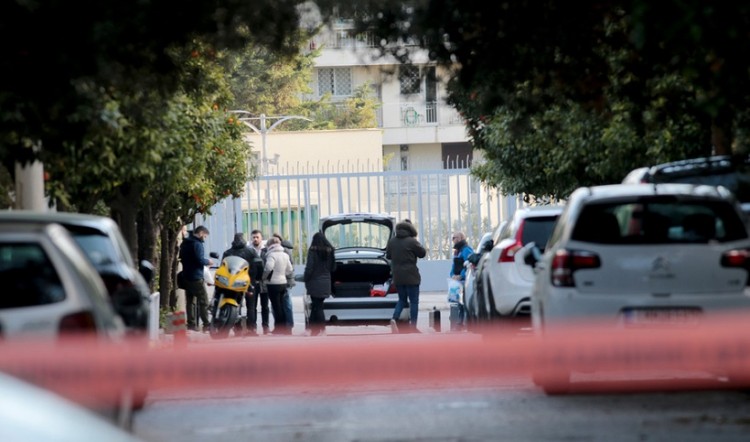 Ανθρωποκυνηγητό για τους δράστες της επίθεσης στο ρωσικό Προξενείο (φωτο)