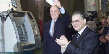 1 Μαρτίου 2002: Το ευρώ γίνεται το αποκλειστικό νόμισμα των χωρών της Ευρωζώνης