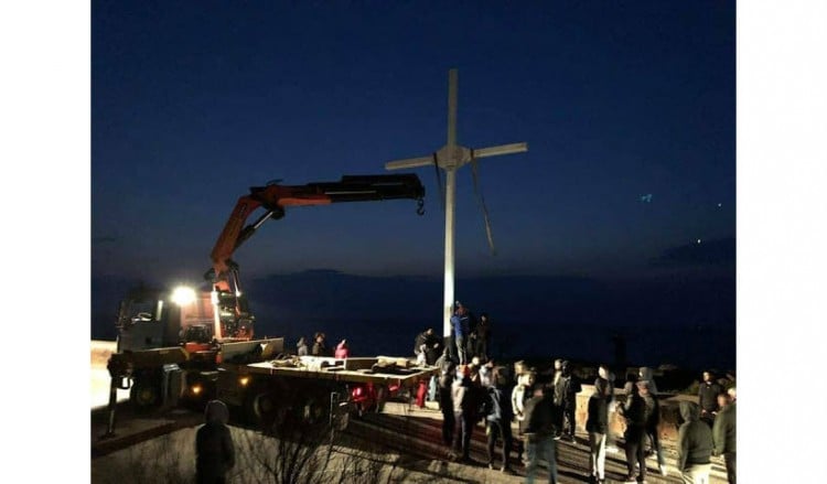 Μυτιλήνη: Ελεύθεροι οι κατηγορούμενοι για την ύψωση σταυρού στου Απελή