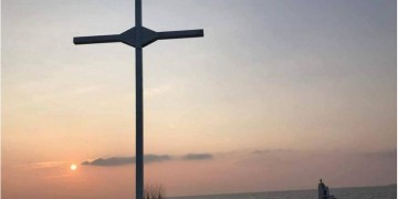 Μυτιλήνη: 33 συλλήψεις για την τοποθέτηση σταυρού στην ακτή Απελή