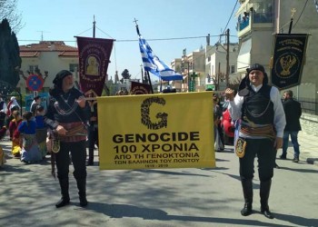 Στις παρελάσεις της 25ης Μαρτίου με πανό για τα 100 χρόνια από τη Γενοκτονία των Ποντίων (φωτο, βίντεο)