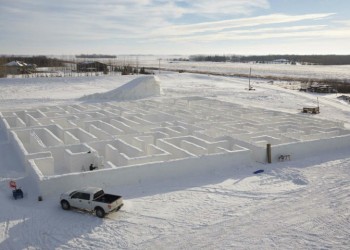 Καναδάς: Έφτιαξαν τον μεγαλύτερο λαβύρινθο από χιόνι του κόσμου (βίντεο)