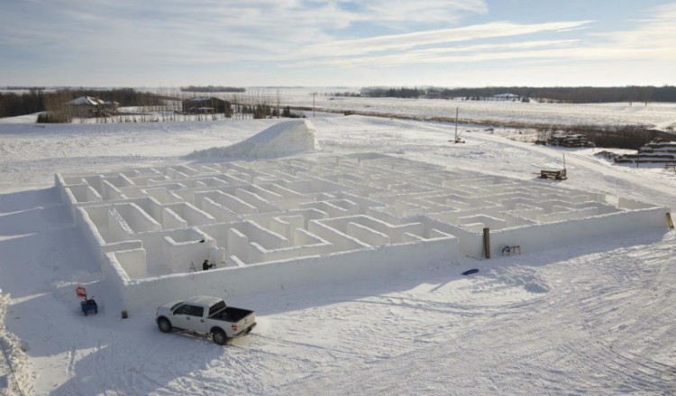 Καναδάς: Έφτιαξαν τον μεγαλύτερο λαβύρινθο από χιόνι του κόσμου (βίντεο)