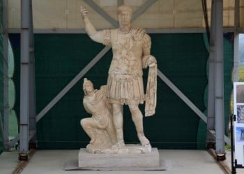 Σπάνιο άγαλμα Ρωμαίου αυτοκράτορα βρέθηκε στη Λαοδίκεια της Μικράς Ασίας