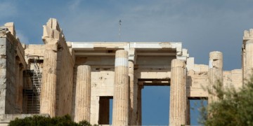 Κεραυνός στην Ακρόπολη: Κλειστός ο αρχαιολογικός χώρος για λόγους ασφαλείας