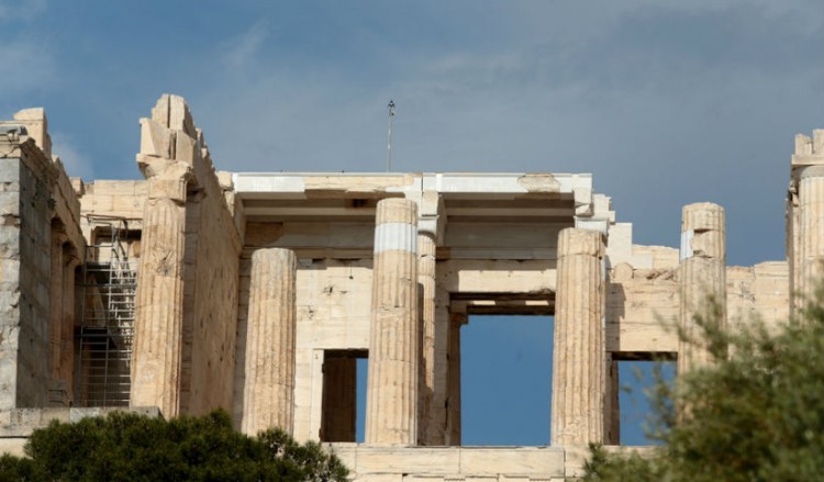 Κεραυνός στην Ακρόπολη: Κλειστός ο αρχαιολογικός χώρος για λόγους ασφαλείας