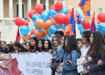 104 χρόνια από τη Γενοκτονία των Αρμενίων: Πορεία από την Αρμενική Κοινότητα Ελλάδας στο κέντρο της Αθήνας (βίντεο)