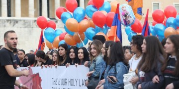 104 χρόνια από τη Γενοκτονία των Αρμενίων: Πορεία από την Αρμενική Κοινότητα Ελλάδας στο κέντρο της Αθήνας (βίντεο)