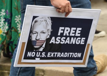 Υπόθεση Ασάνζ: Δικαστής στον Ισημερινό διέταξε τη σύλληψη και προφυλάκιση του πρώην ΥΠΕΞ