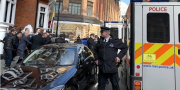 Ισημερινός: Σύλληψη φερόμενου ως συνεργάτη του Ασάνζ για κυβερνοεπίθεση