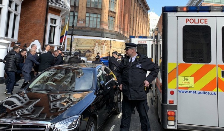 Ισημερινός: Σύλληψη φερόμενου ως συνεργάτη του Ασάνζ για κυβερνοεπίθεση