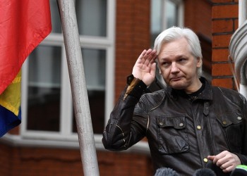 Δικηγόρος του Ασάνζ: Είναι έτοιμος να συνεργαστεί με τις εισαγγελικές αρχές της Σουηδίας