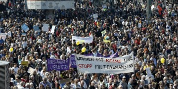 Γερμανία: Χιλιάδες διαδηλωτές στο Βερολίνο διαμαρτύρονται για την «τρέλα των ενοικίων»