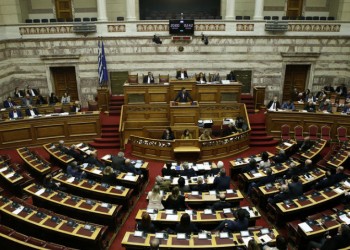 Βουλή: Ψηφίστηκε η πρόταση για τις γερμανικές αποζημιώσεις