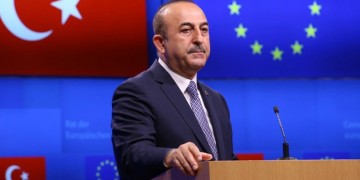 Τσαβούσογλου: Η Αγία Σοφία κατακτήθηκε και ανήκει στην Τουρκία 4