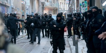 Νέα αστυνομική επιχείρηση σε υπό κατάληψη κτήριο στα Εξάρχεια 6