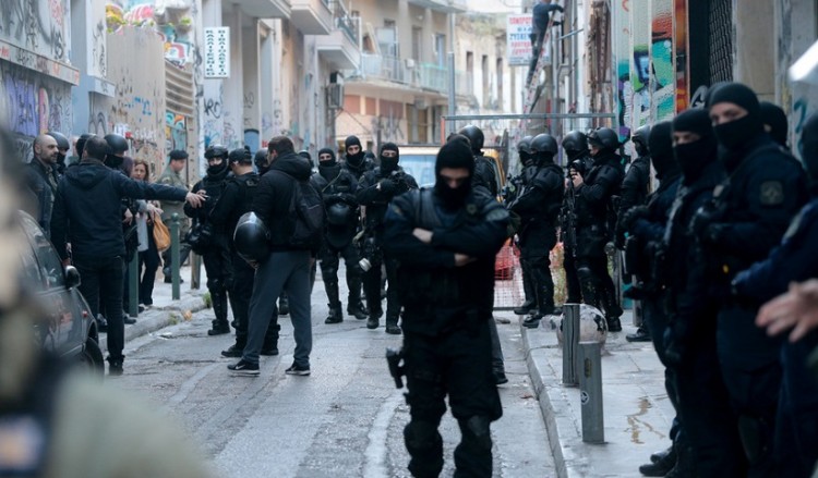 Νέα αστυνομική επιχείρηση σε υπό κατάληψη κτήριο στα Εξάρχεια 6