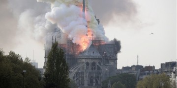 Πυρκαγιά στην Παναγία των Παρισίων (βίντεο)