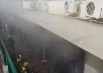 Υπό έλεγχο η φωτιά στο ΑΠΘ – Καλά στην υγεία της εγκλωβισμένη φοιτήτρια (βίντεο)