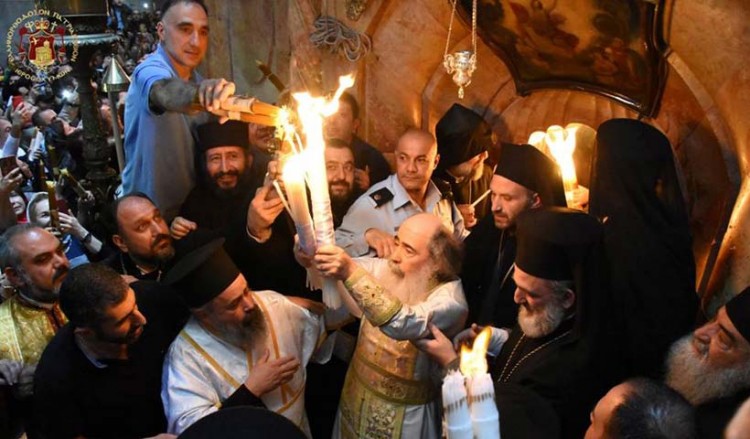 Ιεροσόλυμα: Το Μεγάλο Σάββατο άναψαν 353 κεριά για τη Γενοκτονία των Ποντίων (βίντεο)