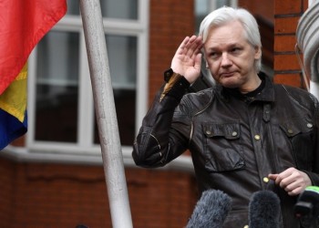 Συνελήφθη ο Ασάνζ μέσα στην πρεσβεία του Ισημερινού (βίντεο)