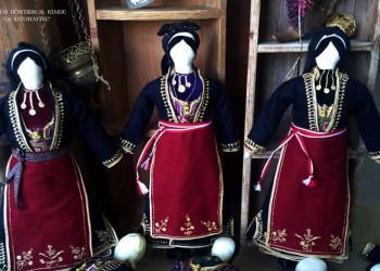 Έφτιαξαν πάνινες κούκλες με την παραδοσιακή φορεσιά της Σάντας του Πόντου