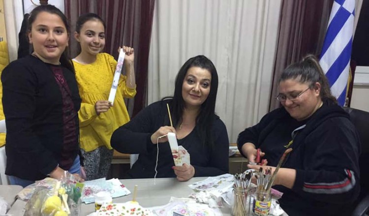 Χειροποίητες πασχαλινές λαμπάδες για φιλανθρωπικό σκοπό από την Εύξεινο Λέσχη Χαρίεσσας