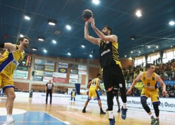 Δύσκολα η ΑΕΚ με Λαύριο, βήμα παραμονής από Πανιώνιο