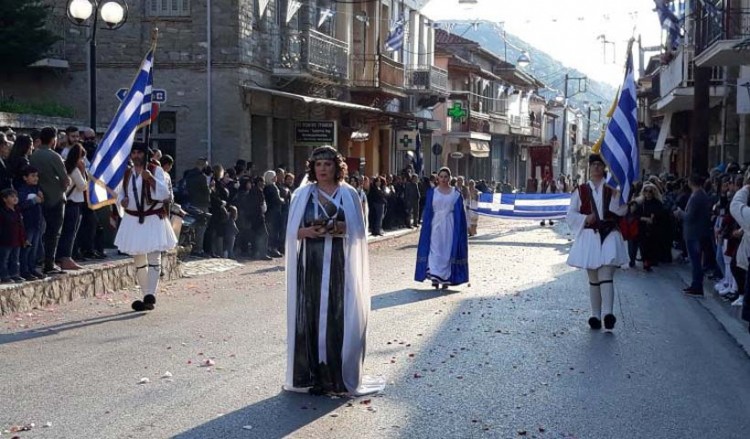 Τιμητικό άγημα της Ευξείνου Λέσχης Ειρηνούπολης στα «Λαζάρια 2019» στη Ματαράγκα Αιτωλοακαρνανίας (βίντεο)