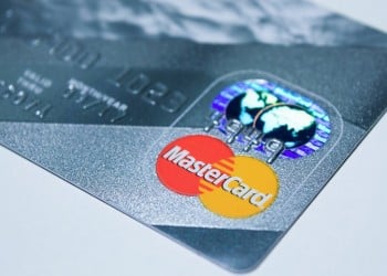 Αποζημιώσεις σε κατόχους πιστωτικής Mastercard για μυστικές προμήθειες