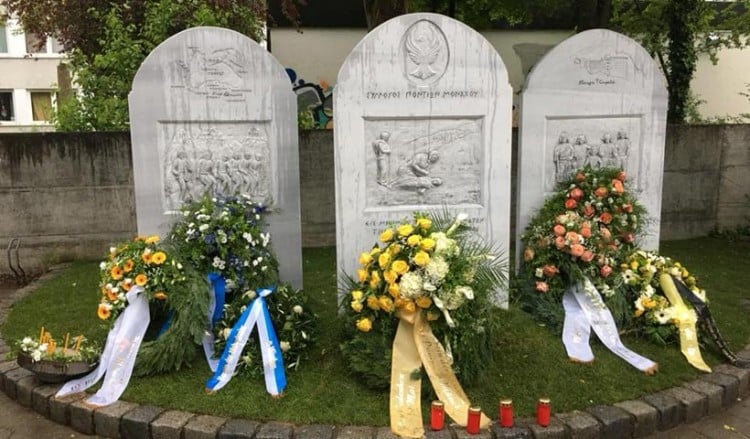 Συγκίνηση στα αποκαλυπτήρια του μνημείου της Γενοκτονίας των Ποντίων στο Μόναχο (βίντεο)