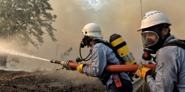 Φωτιά από κεραυνό στην Κάντια Αργολίδας (βίντεο)