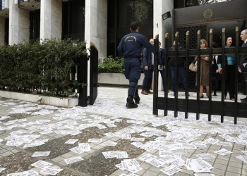 Ρουβίκωνας: Παρέμβαση στο υπουργείο Εξωτερικών