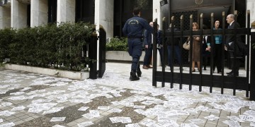 Ρουβίκωνας: Παρέμβαση στο υπουργείο Εξωτερικών