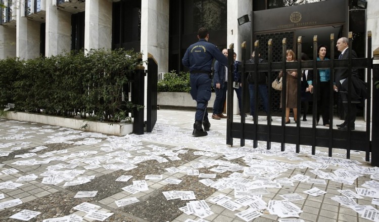 Ρουβίκωνας: Παρέμβαση στο υπουργείο Εξωτερικών