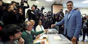 Ισπανία εκλογές: Προηγούνται οι Σοσιαλιστές του Σάντσεθ – Το ακροδεξιό Vox στη Βουλή