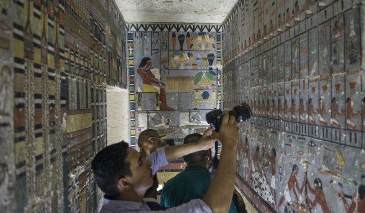 Αίγυπτος: Αρχαιολόγοι ανακάλυψαν ταφικό θάλαμο 4.000 ετών