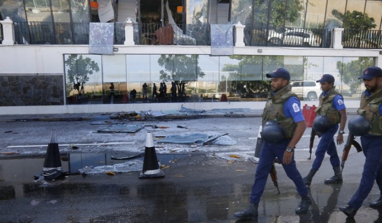 Σρι Λάνκα: Βίντεο-σοκ από τη στιγμή που τρομοκράτης προκαλεί έκρηξη σε ξενοδοχείο