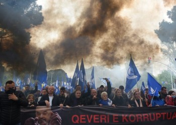 Αλβανία: Βίαια επεισόδια και τραυματίες σε διαδήλωση κατά του Ράμα (βίντεο)