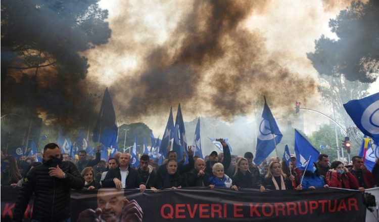 Αλβανία: Βίαια επεισόδια και τραυματίες σε διαδήλωση κατά του Ράμα (βίντεο)