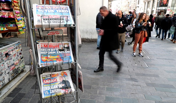 Τρεις Τούρκοι «διαβάζουν» το αποτέλεσμα των δημοτικών εκλογών στην Τουρκία