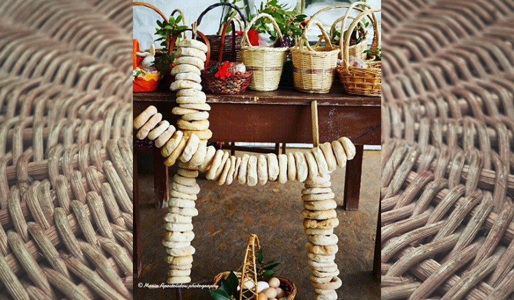 Σάββατο του Λαζάρου οι Πόντιες φτιάχνουν κερκέλια για το βάεμαν των παιδιών