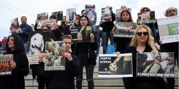 Διαμαρτυρία vegan στο Σύνταγμα για το σούβλισμα του αρνιού